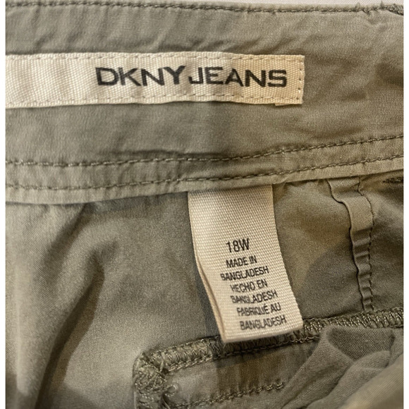 DKNY Women's Cargo Capri Pants Size 18W Khaki Utility Pockets Casual Used - Picture 3 of 10